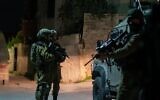 Photo d'illustration : Des soldats des Tsahal opérant dans la ville palestinienne de Silat al-Harithiya en Cisjordanie, le 20 décembre 2021. (Crédit : porte-parole de Tsahal)
