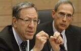 L'ancien ministre canadien de la Justice Irwin Cotler s'adressant à une commission de la Knesset, à Jérusalem, en mars 2012. (Crédit : Miriam Alster/Flash90)
