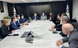 Le président Isaac Herzog rencontre des représentants des mouvements conservateurs et réformateurs dans son bureau à Jérusalem, le 1er décembre 2021. (GPO)