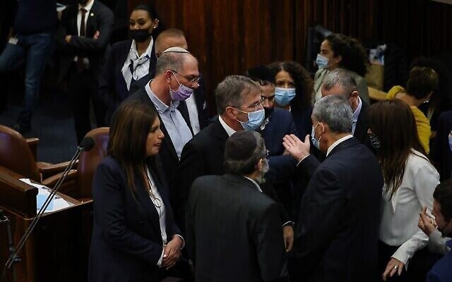Les législateurs se disputent à la Knesset, 29 décembre 2021 (Porte-parole de la Knesset/Noam Moskowitz) Les législateurs se disputent à la Knesset, 29 décembre 2021 (Porte-parole de la Knesset/Noam Moskowitz)