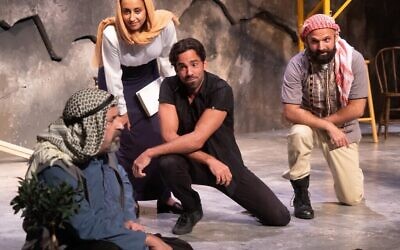 De gauche à droite : David Studwell, Maria Habeeb, Netanel Ballaishe et Hassan Nazari-Robati dans une scène de 'Abraham's Land', une comédie musicale originale sur le conflit israélo-palestinien, diffusée en ligne jusqu'au 12 décembre 2021. (Ben Kerns/ via JTA)