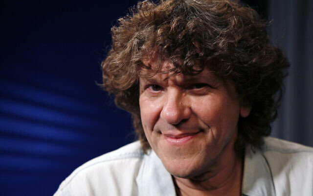 Le producteur Michael Lang pose pour un portrait à New York, le 13 août 2009. (Crédit : AP Photo/Jeff Christensen) Le producteur Michael Lang pose pour un portrait à New York, le 13 août 2009. (Crédit : AP Photo/Jeff Christensen)