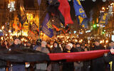 Des militants de divers partis nationalistes lors d'un rassemblement à Kiev, en Ukraine, le 1er janvier 2022. (Crédit : AP Photo/Efrem Lukatsky)