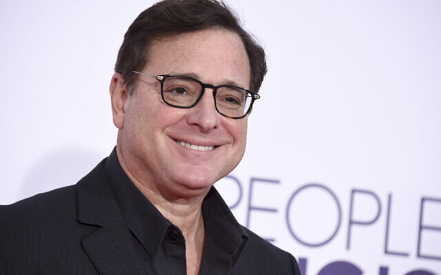 Bob Saget arrive aux People's Choice Awards au Microsoft Theater, le 18 janvier 2017, à Los Angeles. (Photo Jordan Strauss/Invision/AP, Archives)