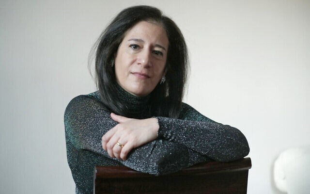 L'autrice de "Titan de Téhéran", Shahrzad Elghanayan, a fait des recherches sur la vie de son grand-père en Iran. (Crédit : Patrick Sison/ via JTA)