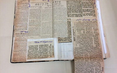 Le projet de collections en ligne Edward Blank YIVO Vilna comprend un album des premières expériences de théâtre yiddish de Zygmunt Turkow, à partir de 1913. (Crédit : YIVO / via JTA)