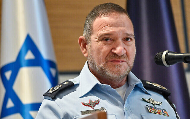Le chef de la police Kobi Shabtai prend la parole lors d'une cérémonie dans la ville de Nazareth, dans le nord du pays, le 9 novembre 2021 (Crédit : Michael Giladi/Flash90) Le chef de la police Kobi Shabtai prend la parole lors d'une cérémonie dans la ville de Nazareth, dans le nord du pays, le 9 novembre 2021 (Crédit : Michael Giladi/Flash90)