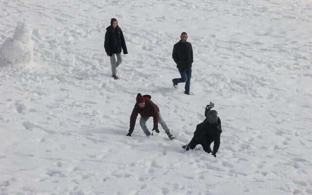 Neige à Jérusalem, le 27 janvier 2022 (Crédit : Nati Shohat/Flash90)
