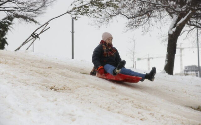 Neige à Jérusalem, le 27 janvier 2022 (Crédit : Olivier Fitoussi/Flash90)