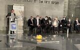 Haïm Korsia lors de l’hommage à l’occasion du 80e anniversaire de la conférence de Wannsee dans la crypte du Mémorial de la Shoah, à Paris, le 20 janvier 2022. (Crédit : @philippemeyer92 / Twitter)