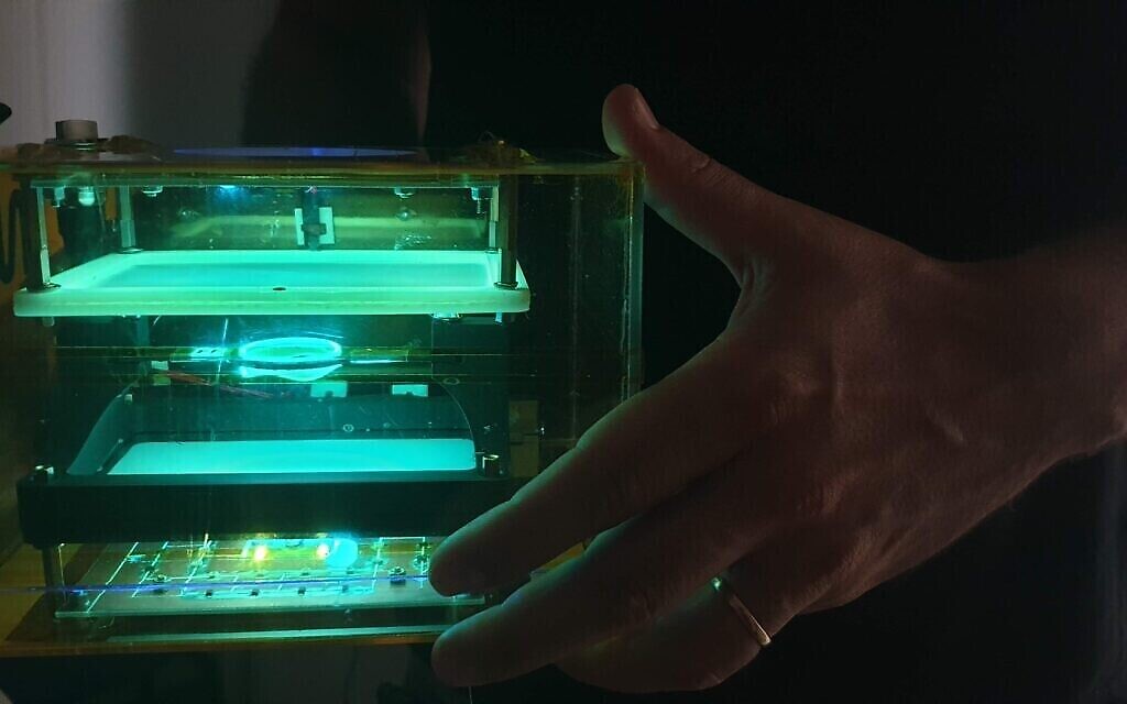 L'expérience FLUTE (Fluidic Telescope Experiment) étudiera la possibilité de tirer parti de la microgravité pour produire des lentilles de haute qualité en façonnant des liquides selon les géométries souhaitées, puis en les solidifiant. (Crédit : Technion)