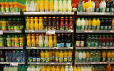 Des boissons gazeuses dans un supermarché Rami Levi en Israël, le 3 décembre 2014. (Crédit : Nati Shohat/Flash90)