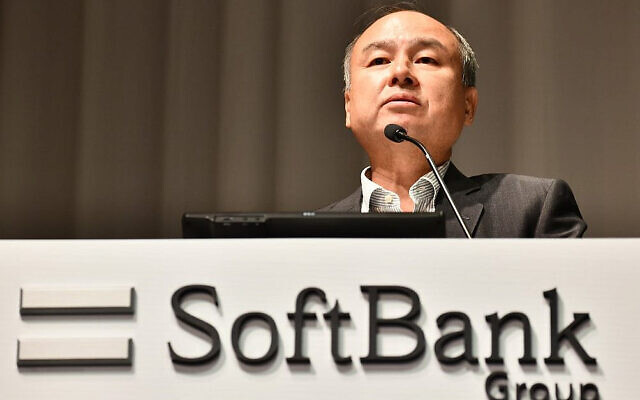 Le PDG du groupe Softbank, Masayoshi Son, répond à une question lors d'une conférence de presse annonçant les résultats financiers de l'entreprise à Tokyo, le 7 août 2019. (Crédit : Toshifumi KITAMURA/AFP) Le PDG du groupe Softbank, Masayoshi Son, répond à une question lors d'une conférence de presse annonçant les résultats financiers de l'entreprise à Tokyo, le 7 août 2019. (Crédit : Toshifumi KITAMURA/AFP)