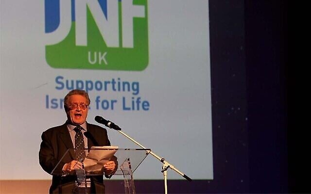 Gary Mond s'exprime lors d'une conférence de JNF UK à Londres. (Autorisation/JNF UK via JTA)