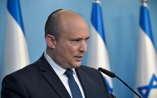 Le Premier ministre Naftali Bennett en conférence de presse au bureau du Premier ministre à Jérusalem, le 2 janvier 2022. (Crédit : Kobi Gideon/GPO) Le Premier ministre Naftali Bennett en conférence de presse au bureau du Premier ministre à Jérusalem, le 2 janvier 2022. (Crédit : Kobi Gideon/GPO)