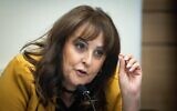 La députée Likud Keti Shitrit assistant à une réunion de commission de la Knesset, à Jérusalem, le 21 juin 2021. (Crédit : Yonatan Sindel/Flash90)