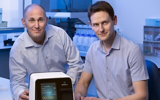 Les fondateurs de MeMed Diagnostics, le Dr Kfir Oved et le Dr Eran Eden. (Courtoisie)