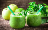 Illustration : Un milk-shake vert, comme ceux du régime mis au point par le professeur Iris Shai (id-art via iStock by Getty Images).