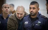 Jamil Tamimi, l'homme palestinien qui a assassiné l'étudiante britannique Hannah Bladon le 14 avril 2017 à Jérusalem, est amené pour une audience au tribunal de district de Jérusalem, le 31 décembre 2018. (Yonatan Sindel/Flash90)