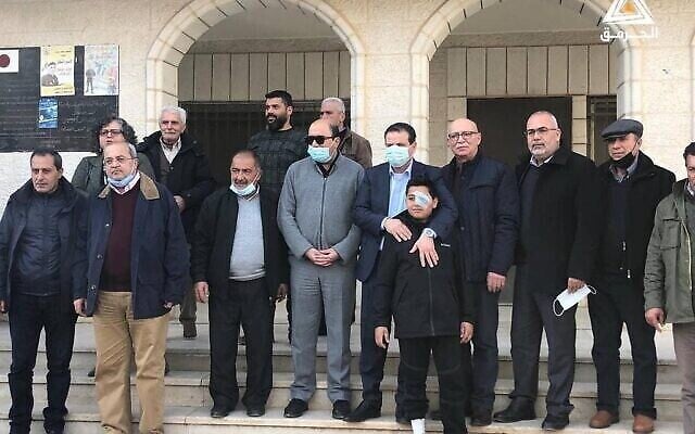 Des députés de la Liste commune rendent une visite de solidarité le 2 janvier 2022 au village palestinien de Beita, dans le nord de la Cisjordanie, où les habitants participent à des manifestations régulières depuis des mois, et se heurtent souvent aux FDI en raison de l'établissement de l'avant-poste illégal Evyatar à proximité. (Liste arabe unie) Des députés de la Liste commune rendent une visite de solidarité le 2 janvier 2022 au village palestinien de Beita, dans le nord de la Cisjordanie, où les habitants participent à des manifestations régulières depuis des mois, et se heurtent souvent aux FDI en raison de l'établissement de l'avant-poste illégal Evyatar à proximité. (Liste arabe unie)