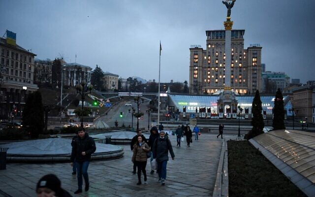 Le centre de Kiev et le monument de l'Indépendance, tôt le 24 février 2022. (Crédit : Daniel LEAL / AFP) Le centre de Kiev et le monument de l'Indépendance, tôt le 24 février 2022. (Crédit : Daniel LEAL / AFP)