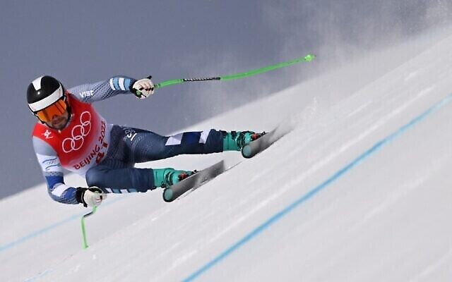 L'Israélien Barnabas Szollos participe à la finale masculine de descente lors des Jeux Olympiques d'hiver de Pékin 2022 au Centre national de ski alpin de Yanqing à Yanqing le 7 février 2022. (Crédit : Fabrice COFFRINI / AFP) L'Israélien Barnabas Szollos participe à la finale masculine de descente lors des Jeux Olympiques d'hiver de Pékin 2022 au Centre national de ski alpin de Yanqing à Yanqing le 7 février 2022. (Crédit : Fabrice COFFRINI / AFP)
