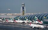 Photo d'illustration : des avions de ligne à l'aéroport international de Dubaï, à Dubaï, aux Émirats arabes unis, le 11 décembre 2019. (Crédit : Jon Gambrell/AP)