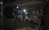 Des soldats des forces armées israéliennes démolissent la maison d'un terroriste présumé dans la ville de Silat al-Harithiya, en Cisjordanie, le 14 février 2022. (Credit: Forces armées israéliennes)
