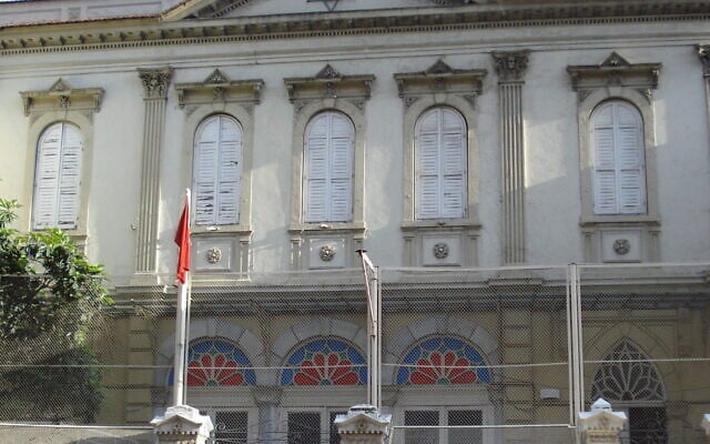 Une vue de la synagogue Beth Israel à Izmir, en Turquie, en 2010. (Wikimedia Commons)