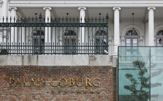 Le Palais Coburg de Vienne, où se déroulent les négociations nucléaires à huis clos avec l'Iran, le 8 février 2022. (Lisa Leutner /AP) Le Palais Coburg de Vienne, où se déroulent les négociations nucléaires à huis clos avec l'Iran, le 8 février 2022. (Lisa Leutner /AP)