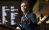 Le gouverneur du Connecticut, Ned Lamont, prononce le discours sur l'état de l'État lors de la séance d'ouverture au State Capitol, le mercredi 9 février 2022, à Hartford, CT. (AP/Jessica Hill)