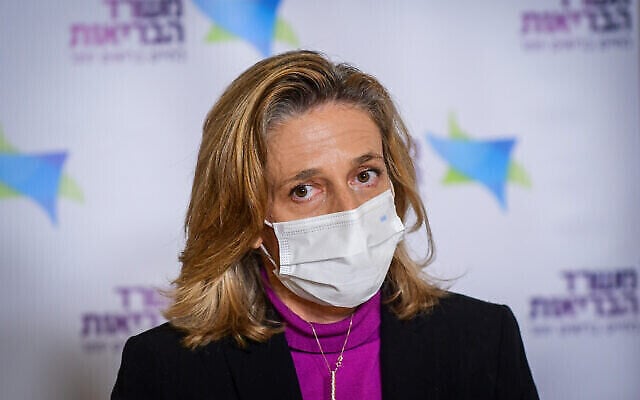 Dr. Sharon Alroy-Preis, directrice de la Santé Publique au Ministère de la Santé, assiste à une conférence de presse consacrée au Covid, près de Tel Aviv, le 30 décembre 2021. (Crédit : Avshalom Sassoni/Flash90) Dr. Sharon Alroy-Preis, directrice de la Santé Publique au Ministère de la Santé, assiste à une conférence de presse consacrée au Covid, près de Tel Aviv, le 30 décembre 2021. (Crédit : Avshalom Sassoni/Flash90)