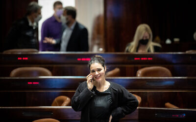 La députée travailliste Emilie Moatti à la Knesset, le 7 février 2022. (Crédit : Yonatan Sindel/Flash90)