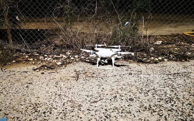 Sur cette image publiée par l'armée le 17 février 2022, un drone appartenant au groupe terroriste libanais du Hezbollah est vu après avoir été abattu par des troupes à la frontière avec le Liban. (Forces de défense israéliennes) Sur cette image publiée par l'armée le 17 février 2022, un drone appartenant au groupe terroriste libanais du Hezbollah est vu après avoir été abattu par des troupes à la frontière avec le Liban. (Forces de défense israéliennes)