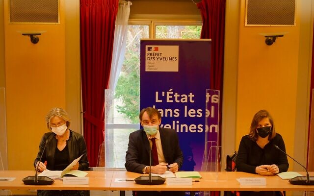 Raphaël Sodini, préfet délégué pour l'égalité des chances, Maryvonne Caillibotte, procureur de la République, et Brigitte Lacoste, directrice académique adjointe. (Crédit : Twitter @Prefet78) Raphaël Sodini, préfet délégué pour l'égalité des chances, Maryvonne Caillibotte, procureur de la République, et Brigitte Lacoste, directrice académique adjointe. (Crédit : Twitter @Prefet78)