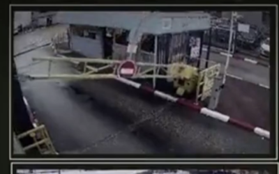 Capture d'écran d'une vidéo publiée par le Corps des Gardiens de la Révolution iranienne montrant des images de caméras de sécurité dans les ports maritimes israéliens d'Ashdod et de Haïfa. (Crédit :  Treizième chaîne)