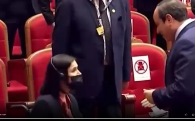Abdel-Fattah el-Sissi salue la ministre israélienne de l'Énergie, Karine Elharrar, au Caire, le 14 février 2022.  (Capture d'écran)