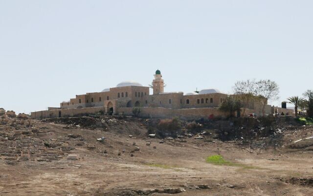 Le sanctuaire de Nabi Musa. (Crédit : Shmuel Bar-Am)
