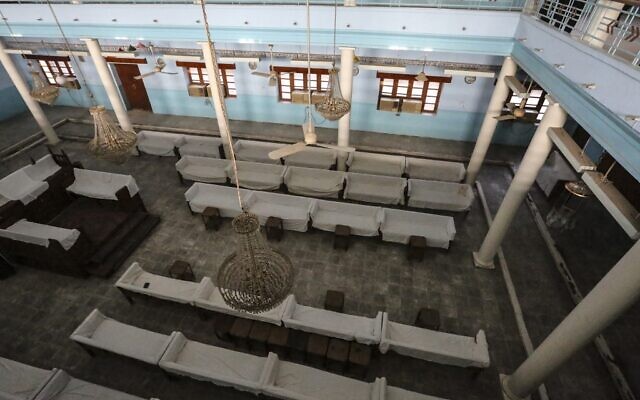 L'intérieur de la synagogue Meir Tweig de la capitale irakienne Bagdad, le 7 janvier 2022. (Crédit : Sabah ARAR / AFP)