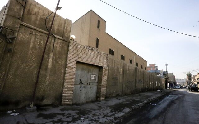 Cette photo montre la synagogue Meir Tweig de la capitale irakienne Bagdad, le 7 janvier 2022. (Crédit : Sabah ARAR / AFP)