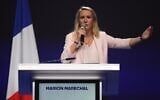 La politicienne d'extrême droite française Marion Marechal réagit après avoir prononcé un discours à l'ouverture du meeting de campagne du leader du parti d'extrême droite français Reconquete ! et candidat à l'élection présidentielle de 2022 Eric Zemmour à Toulon, dans le sud de la France, le 6 mars 2022. (Crédit : CLEMENT MAHOUDEAU / AFP)