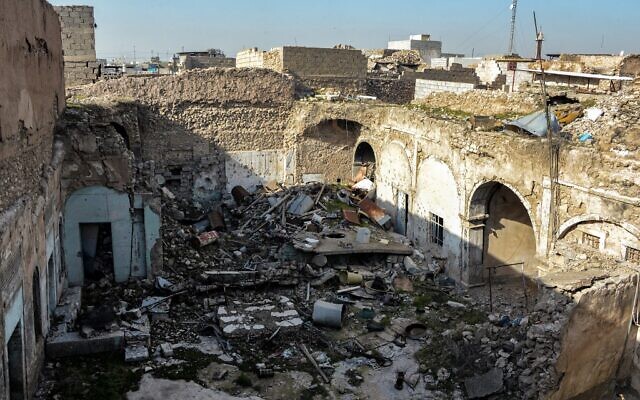 Cette photo prise le 2 février 2022 montre une vue de la synagogue Sasson délabrée dans la ville de Mossoul, dans le nord de l'Irak. (Crédit : Zaid AL-OBEIDI / AFP)