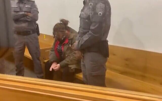 Luba Kazakevich au tribunal de district de Tel Aviv, le 9 mars 2022 (Crédit : Capture d'écran/Kan)