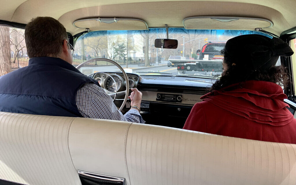 Voyage dans le temps dans le confort d’une Chevrolet Bel Air 1957 (avec l’aimable autorisation de Jackie Hajdenberg / JTA)