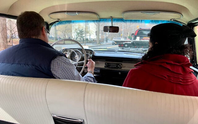 Voyage dans le temps dans le confort d’une Chevrolet Bel Air 1957 (avec l’aimable autorisation de Jackie Hajdenberg / JTA)
