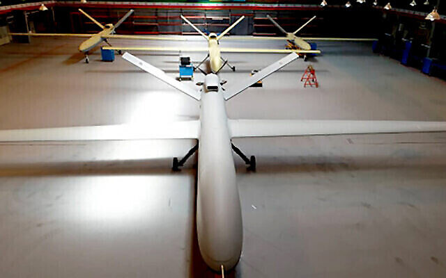 Dans cette photo publiée le 21 mai 2021 par Sepahnews, le site Web de la Garde révolutionnaire iranienne, un nouveau drone, appelé Gaza, est affiché dans un lieu non divulgué en Iran. (Sepahnews via AP)