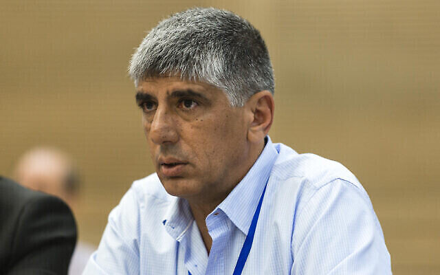 Le directeur de l'aéroport Ben-
Gurion, Shmuel Zakaï, à la Knesset, le 24 juin 2014. (Crédit : Flash 90) Le directeur de l'aéroport Ben-
Gurion, Shmuel Zakaï, à la Knesset, le 24 juin 2014. (Crédit : Flash 90)