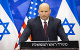 Le Premier ministre Naftali Bennett lors d'une conférence de presse conjointe avec le secrétaire d'État américain Antony Blinken au bureau du Premier ministre à Jérusalem, le 27 mars 2022. (Crédit : Olivier Fitoussi/Flash90)