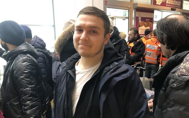 Vladislav Horvyi à l'aéroport Iasi, en Roumanie, le 3 mars 2022 (Times of Israel)