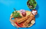 La start-up israélienne Plantish fabrique des filets de saumon à base de plantes, imprimés en 3D. (Crédit : Afik Gabay)